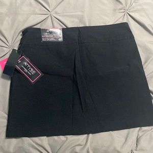 Attyre skort size 6P